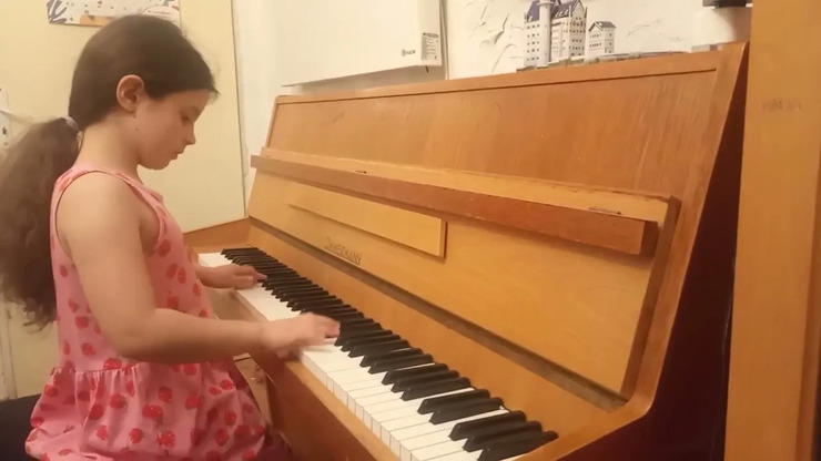 Group A, 1st Prize: Ivanova Valeria, 7 years, Bulgaria